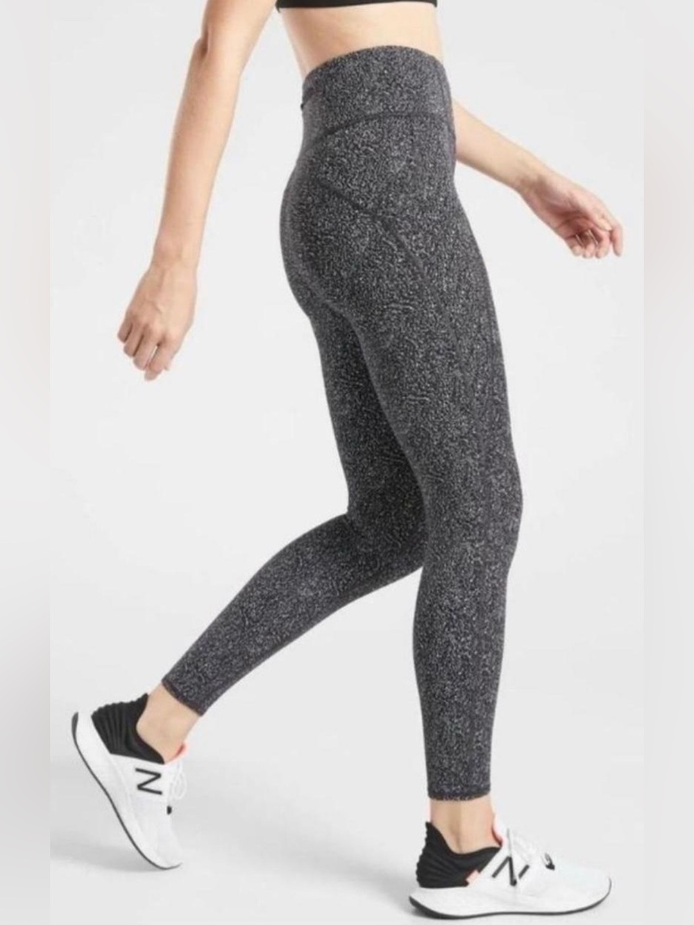 NWOT Athleta High Rise Salutation Stash Pocket Printed Leggings, size M